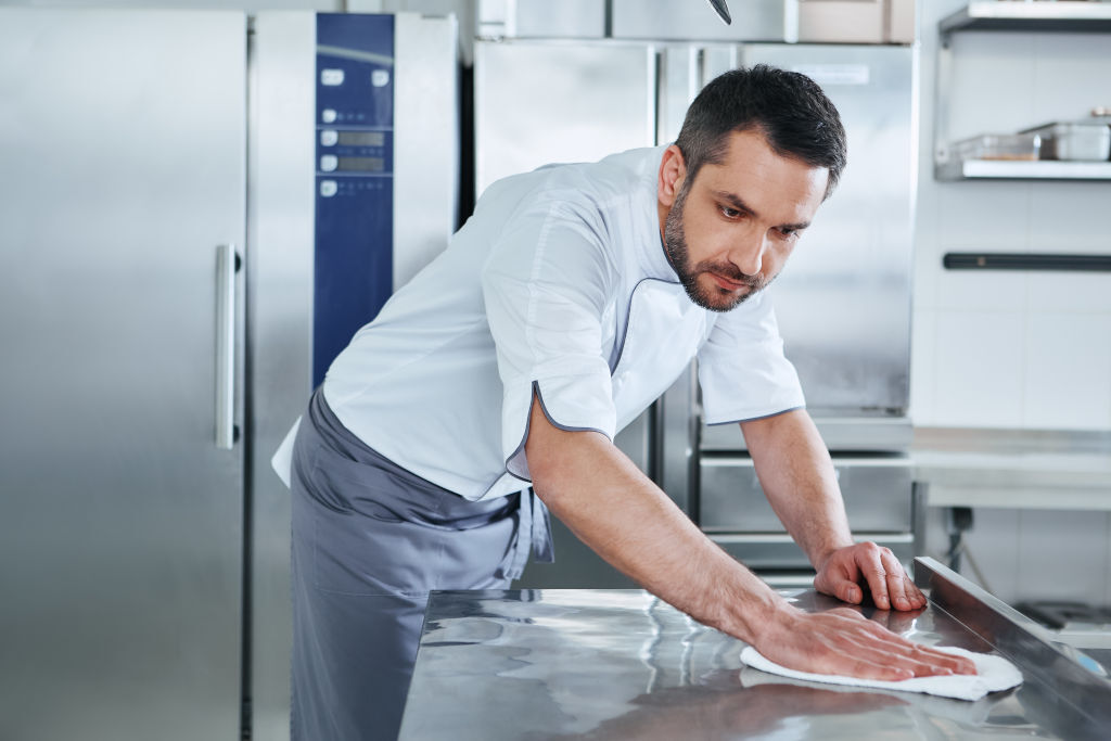 How a Digital Restaurant Kitchen Cleaning Checklist Can Ensure Safe Food Preparation