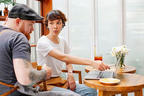 restaurant managers working on laptop